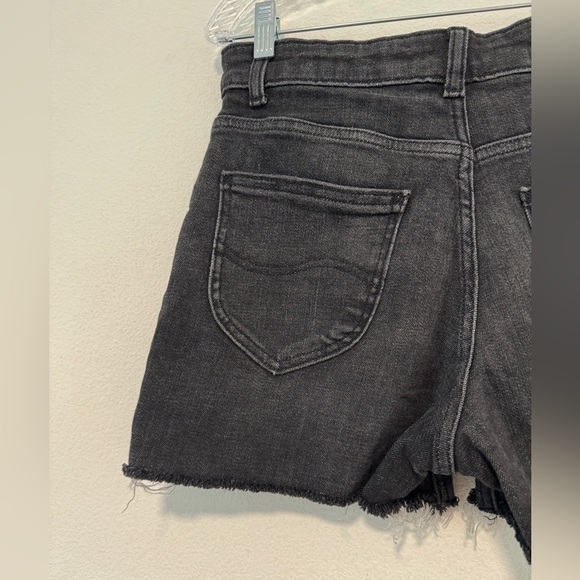 Lee Relaxed Fit High Rise Heritage Black Raw Hem Jean Shorts Size 6 - Picture 9 of 14